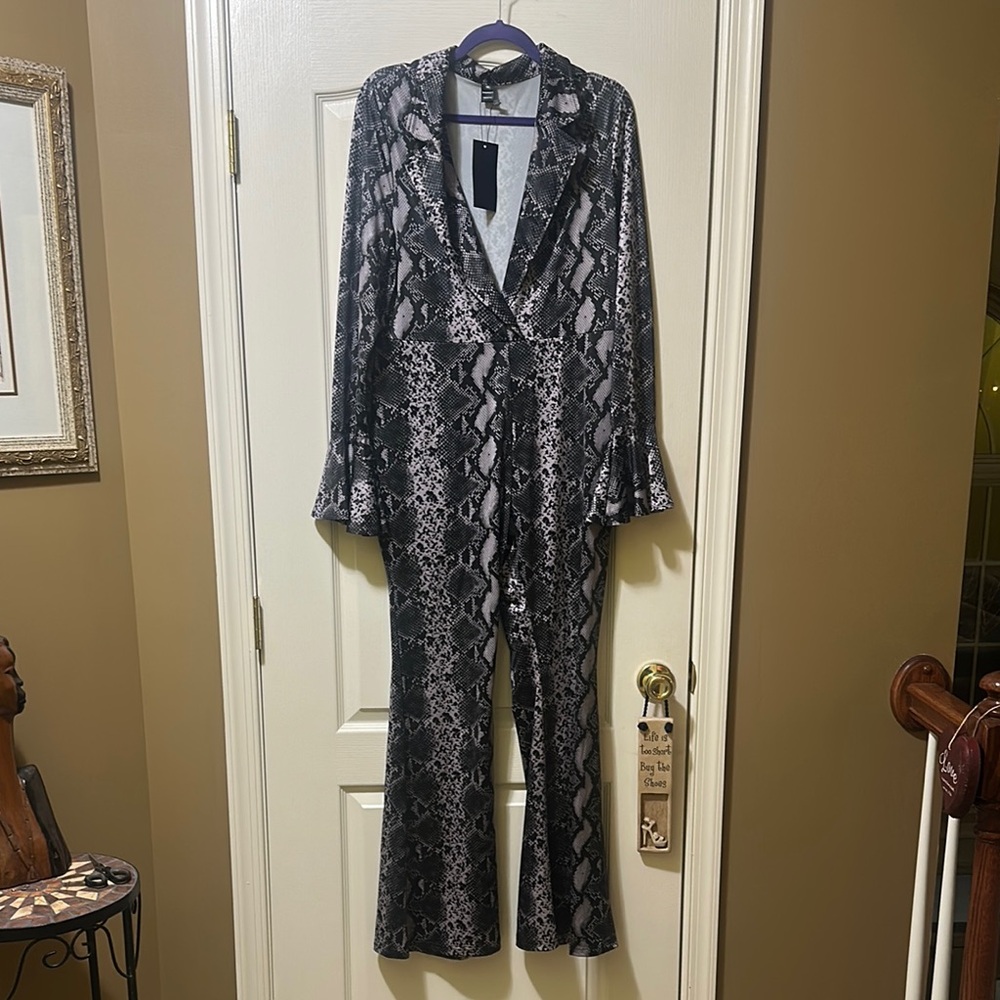 Elegant Black and Gray Snake Print Jumpsuit